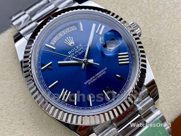 Replica Heren Rolex Day-Date-228239, 40mm, Blauwe Romeinse Wijzerplaat, Geribbelde Ring
