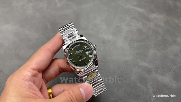 Men's Rolex Day-Date-228239, 40mm, Green Roman Dial, Fluted Bezel, Men’s Green