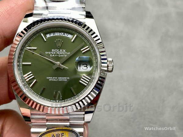 Replica Heren Rolex Day-Date-228239, 40 mm, groene Romeinse wijzerplaat, geribbelde lunette
