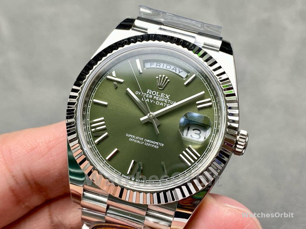 Replica Heren Rolex Day-Date-228239, 40 mm, groene Romeinse wijzerplaat, geribbelde lunette