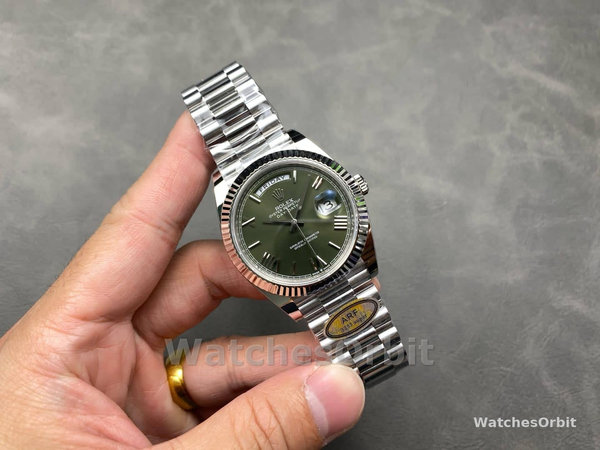Replica Heren Rolex Day-Date-228239, 40 mm, groene Romeinse wijzerplaat, geribbelde lunette