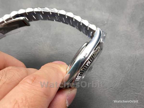 Replica Heren Rolex Day-Date-228239, 40 mm, groene Romeinse wijzerplaat, geribbelde lunette