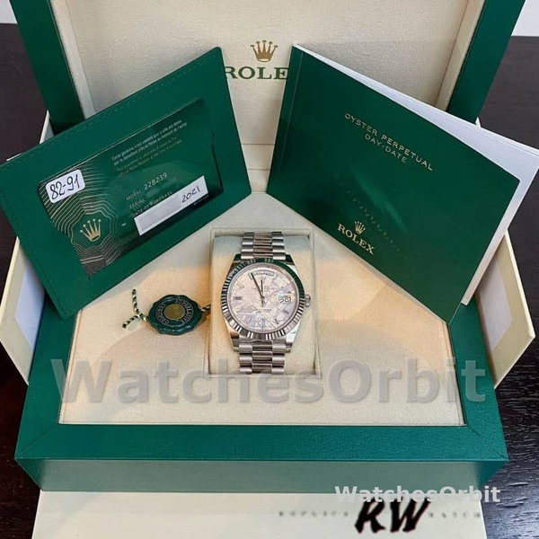 Replica Heren Rolex Day-Date-228239, 40mm, Meteorietgrijze wijzerplaat, geribbelde lunette