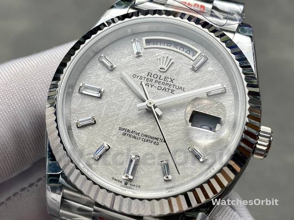 Replica Heren Rolex Day-Date-228239, 40mm, Meteorietgrijze wijzerplaat, geribbelde lunette