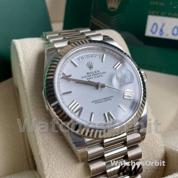Replica Heren Rolex Day-Date-228239, 40mm, Witte Romeinse wijzerplaat, Geribbelde lunette