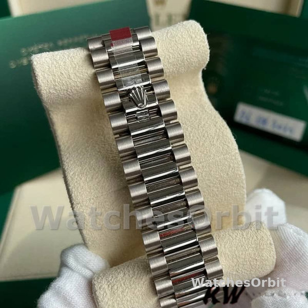 Replica Heren Rolex Day-Date-228239, 40mm, Witte Romeinse wijzerplaat, Geribbelde lunette