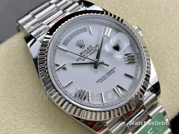 Replica Heren Rolex Day-Date-228239, 40mm, Witte Romeinse wijzerplaat, Geribbelde lunette