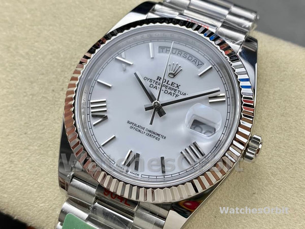 Replica Heren Rolex Day-Date-228239, 40mm, Witte Romeinse wijzerplaat, Geribbelde lunette