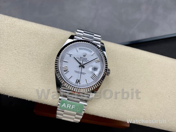 Replica Heren Rolex Day-Date-228239, 40mm, Witte Romeinse wijzerplaat, Geribbelde lunette