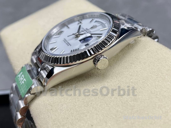 Replica Heren Rolex Day-Date-228239, 40mm, Witte Romeinse wijzerplaat, Geribbelde lunette