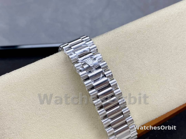 Replica Heren Rolex Day-Date-228239, 40mm, Witte Romeinse wijzerplaat, Geribbelde lunette