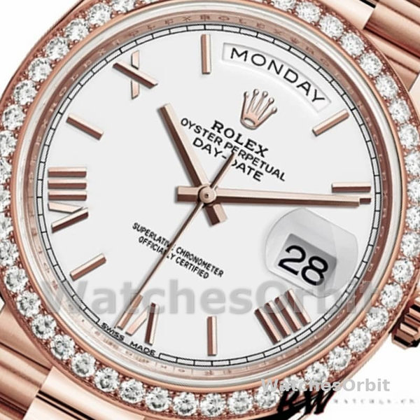 Replica Heren Rolex Day-Date-228345RBR, 40mm, Witte Romeinse Wijzerplaat, Diamanten Bezel