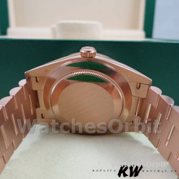 Replica Heren Rolex Day-Date-228345RBR, 40mm, Witte Romeinse Wijzerplaat, Diamanten Bezel