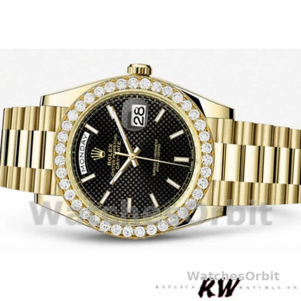 Replica Heren Rolex Day-Date-228348RBR, 40mm, zwarte wijzerplaat met diagonaal motief, diamanten lunette