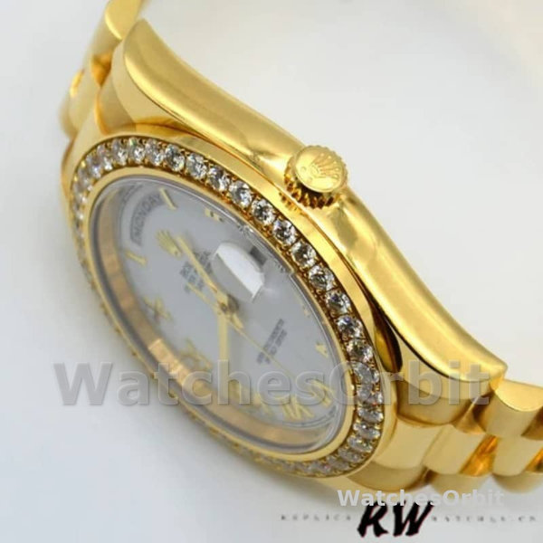 Replica Heren Rolex Day-Date-228348RBR, 40mm, Witte Romeinse Wijzerplaat, Diamanten Bezel