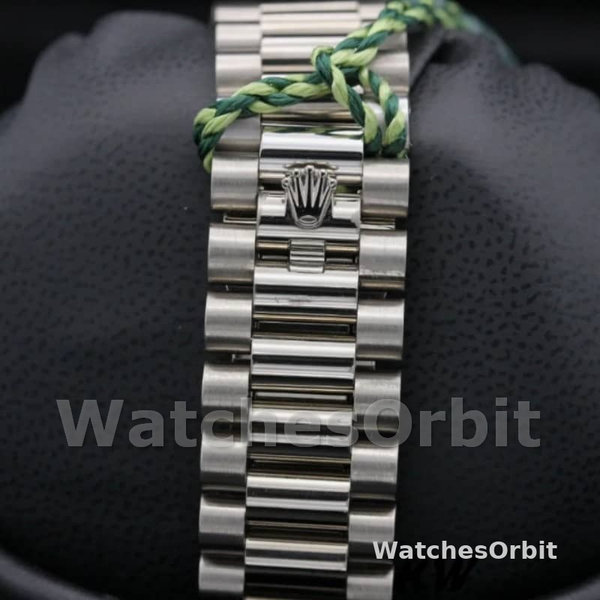 Replica Heren Rolex Day-Date-228349RBR, 40mm, Blauwe Romeinse Wijzerplaat, Diamanten Ring