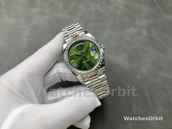 Replica Heren Rolex Day-Date-228349RBR, 40mm, groene Romeinse wijzerplaat, diamanten ring