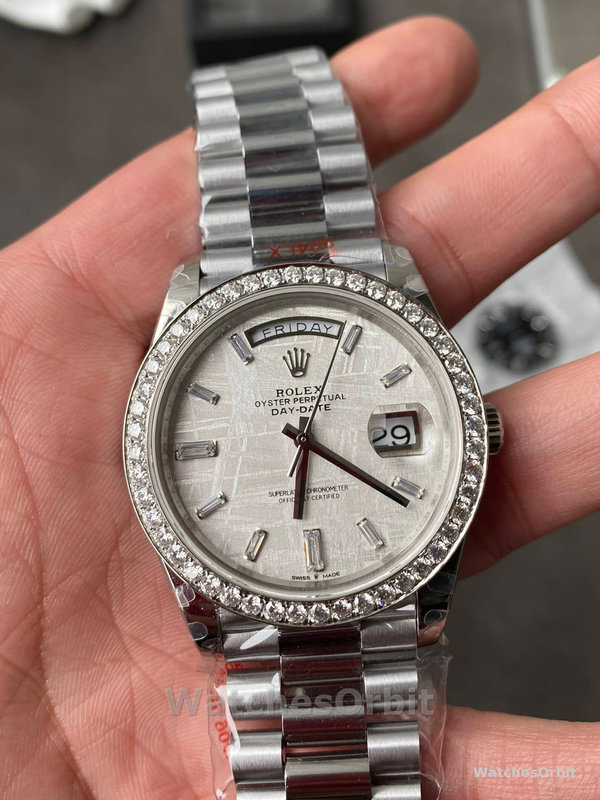 Replica Heren Rolex Day-Date-228349RBR, 40mm, Meteoriet Wijzerplaat, Diamanten Ring