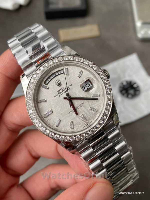 Replica Heren Rolex Day-Date-228349RBR, 40mm, Meteoriet Wijzerplaat, Diamanten Ring