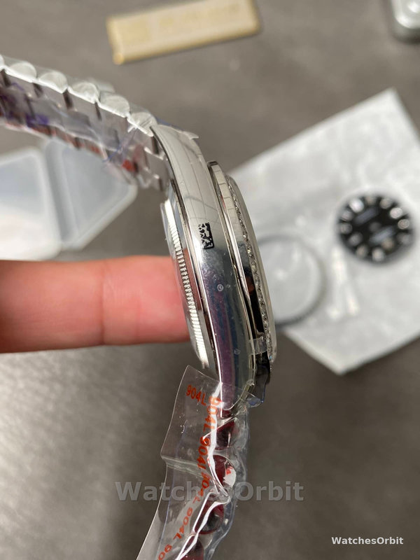 Replica Heren Rolex Day-Date-228349RBR, 40mm, Meteoriet Wijzerplaat, Diamanten Ring