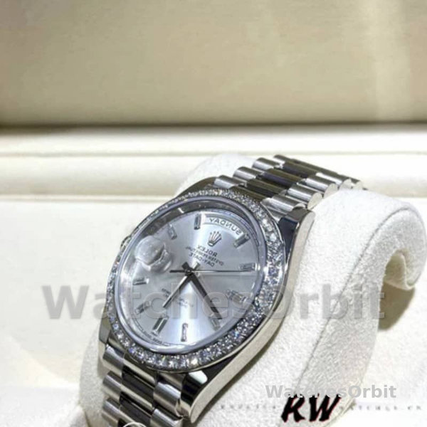Replica Heren Rolex Day-Date-228349RBR, 40mm, Zilveren wijzerplaat, Diamanten ring