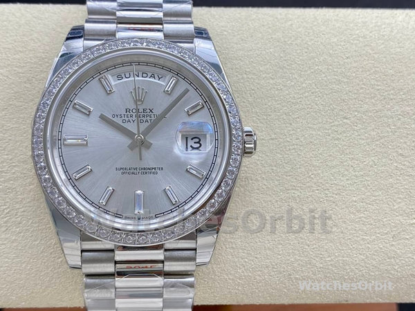 Replica Heren Rolex Day-Date-228349RBR, 40mm, Zilveren wijzerplaat, Diamanten ring