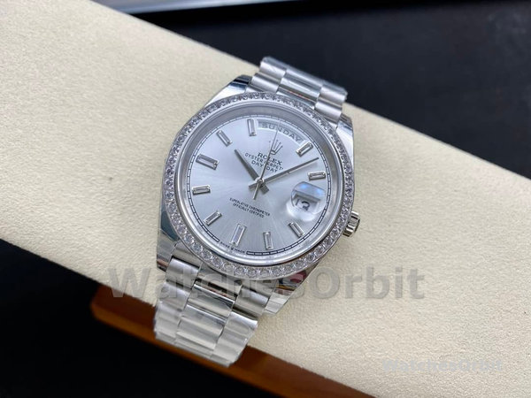 Replica Heren Rolex Day-Date-228349RBR, 40mm, Zilveren wijzerplaat, Diamanten ring