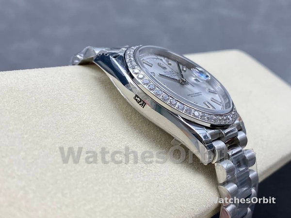 Replica Heren Rolex Day-Date-228349RBR, 40mm, Zilveren wijzerplaat, Diamanten ring