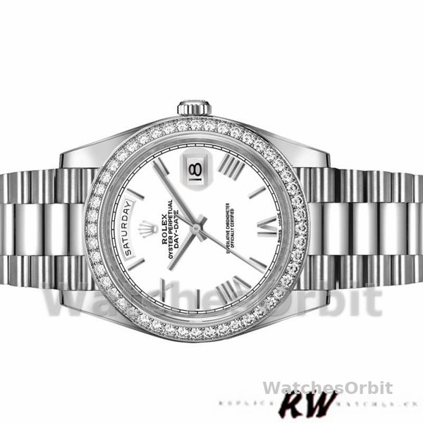 Replica Heren Rolex Day-Date-228349RBR, 40mm, Witte Romeinse Wijzerplaat, Diamanten Bezel