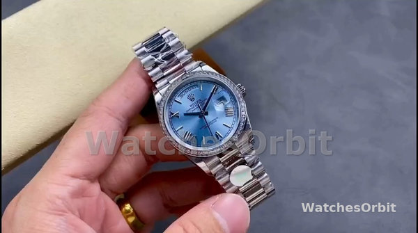 Replica Heren Rolex Day-Date-228396TBR 0030, 40 mm, ijsblauwe wijzerplaat, platina, diamanten ring