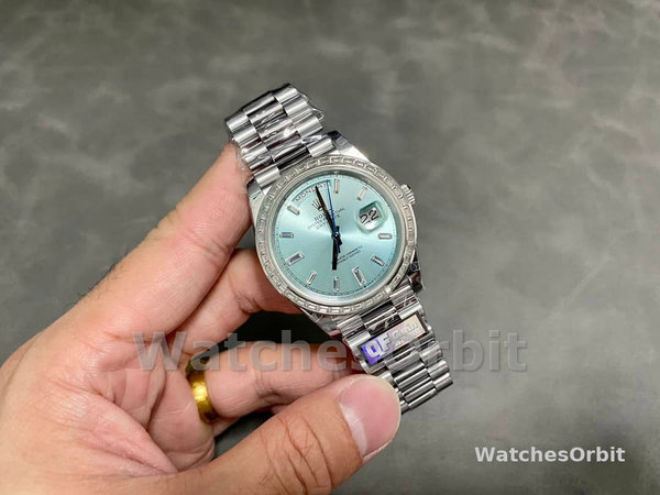 Replica Heren Rolex Day-Date-228396TBR, 40mm, ijsblauwe diamanten wijzerplaat, diamanten ring, ijsblauwe wijzerplaat voor heren