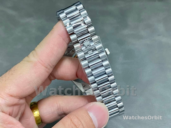 Replica Heren Rolex Day-Date-228396TBR, 40mm, ijsblauwe diamanten wijzerplaat, diamanten ring, ijsblauwe wijzerplaat voor heren