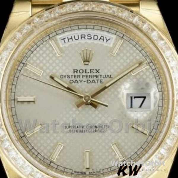 Replique Hommes Rolex Day-Date-228398TBR, 40mm, cadran argenté à motif diagonal, lunette diamantée, Argenté Hommes