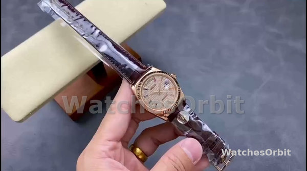 Replica Rolex Day Date 36-m128396TBR 0019 voor heren, diamanten ring, ijsblauwe Romeinse wijzerplaat