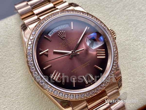 Replica Rolex Day Date 36-128236 0009 voor heren, geribbelde lunette, platina armband, ijsblauw