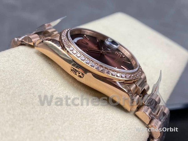 Replica Rolex Day Date 36-128236 0009 voor heren, geribbelde lunette, platina armband, ijsblauw