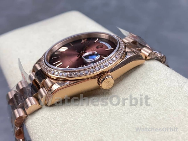 Replica Rolex Day Date 36-128236 0009 voor heren, geribbelde lunette, platina armband, ijsblauw