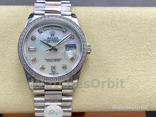 Replique Hommes Rolex Sky-Dweller 42-336934 0002, Or blanc, lunette cannelée, cadran vert Hommes