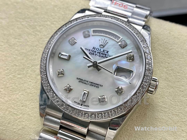 Replique Hommes Rolex Sky-Dweller 42-336934 0002, Or blanc, lunette cannelée, cadran vert Hommes