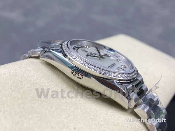 Replique Hommes Rolex Sky-Dweller 42-336934 0002, Or blanc, lunette cannelée, cadran vert Hommes