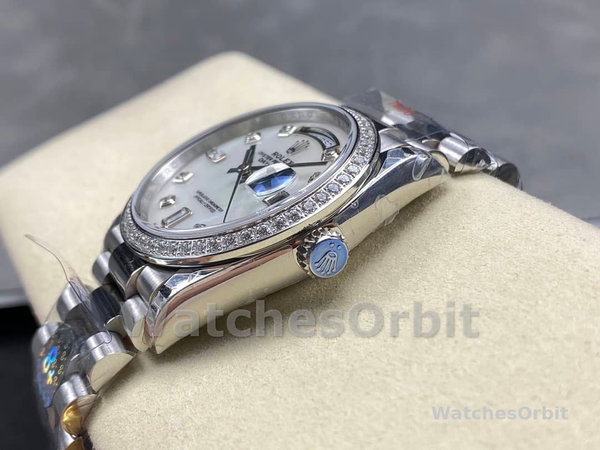 Replique Hommes Rolex Sky-Dweller 42-336934 0002, Or blanc, lunette cannelée, cadran vert Hommes