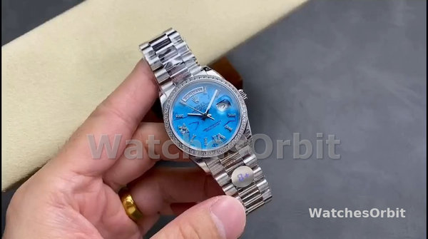 Replica Rolex Day Date 40-M228236 0024 voor heren, witgoud, blauwe ombre wijzerplaat