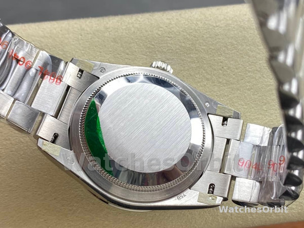 Replica Rolex Day Date 40-M228236 0024 voor heren, witgoud, blauwe ombre wijzerplaat