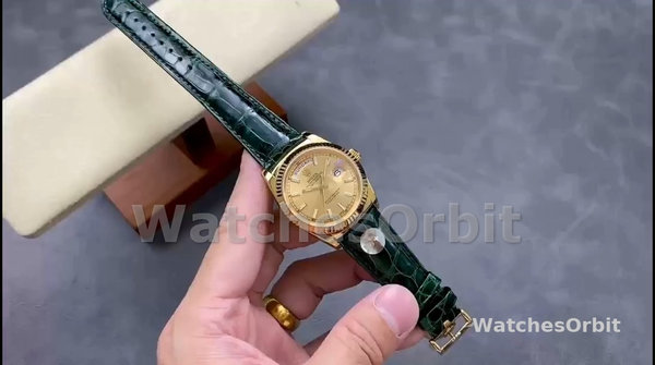 Replica Rolex Day Date 36-m128399TBR 0019, witgoud, diamanten ring, witte wijzerplaat