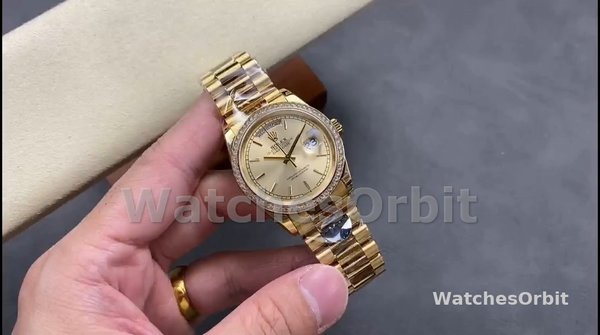 Replica Rolex Day Date 36-m128239 0059, witgoud, witte wijzerplaat, geribbelde lunette, president, wit