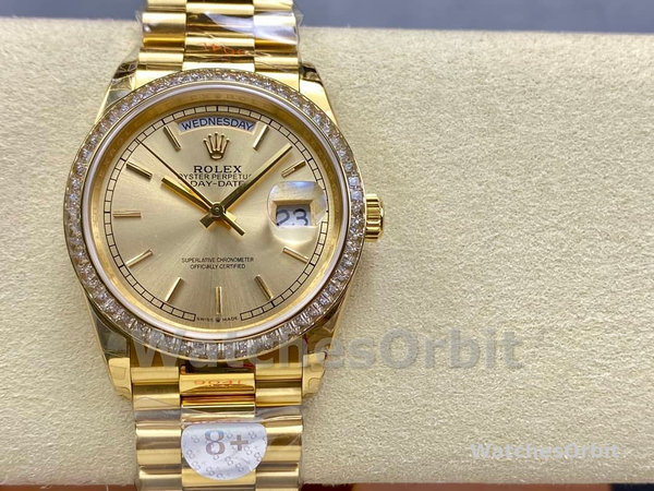 Replica Rolex Day Date 36-m128239 0059, witgoud, witte wijzerplaat, geribbelde lunette, president, wit