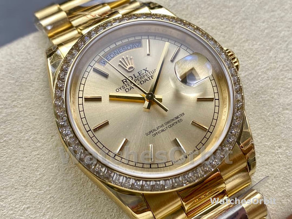 Replica Rolex Day Date 36-m128239 0059, witgoud, witte wijzerplaat, geribbelde lunette, president, wit