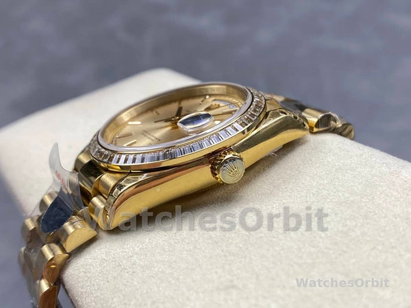 Replica Rolex Day Date 36-m128239 0059, witgoud, witte wijzerplaat, geribbelde lunette, president, wit