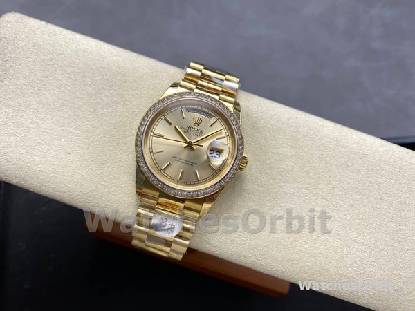Replica Rolex Day Date 36-m128239 0059, witgoud, witte wijzerplaat, geribbelde lunette, president, wit