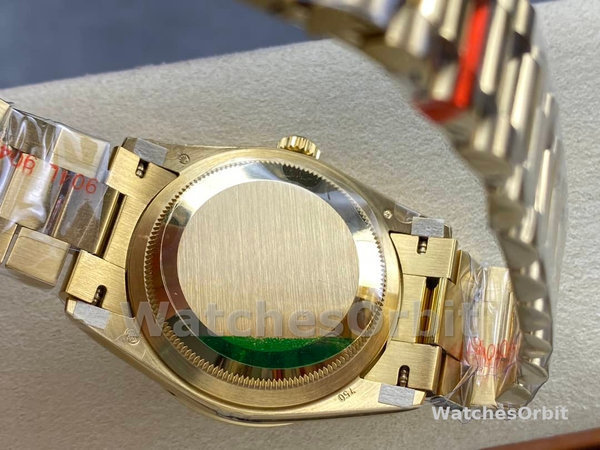 Replica Rolex Day Date 36-m128239 0059, witgoud, witte wijzerplaat, geribbelde lunette, president, wit